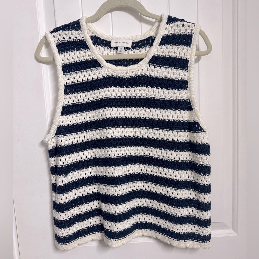 Women Free Assembly crochet top